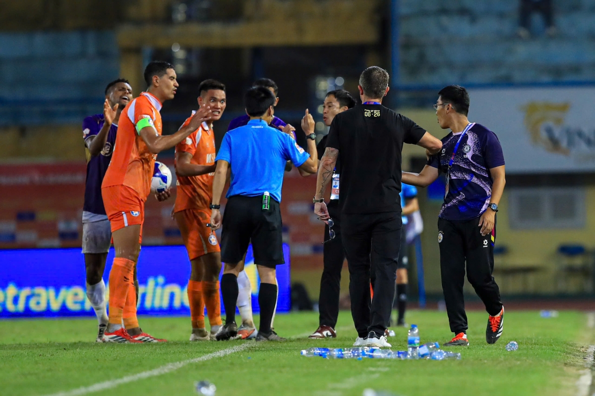 sao tre toa sang, ha noi fc danh bai Da nang trong tran dau co 2 the do hinh anh 11