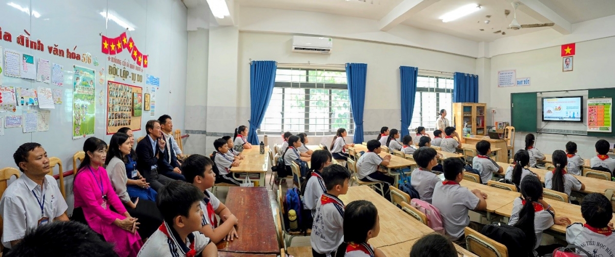 tong giam doc ajinomoto viet nam tham du an bua an hoc duong tai Dong nai hinh anh 3