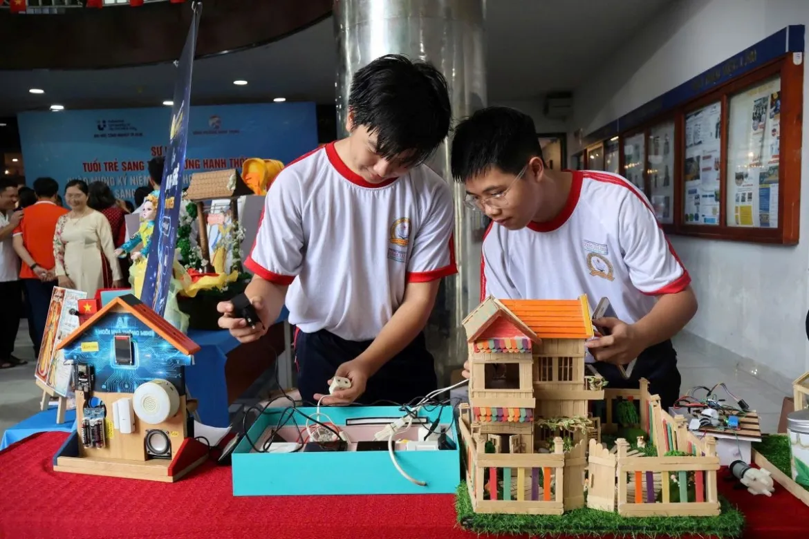 khi hoc sinh cham vao cong nghe bang nhung san pham thuc tien hinh anh 1