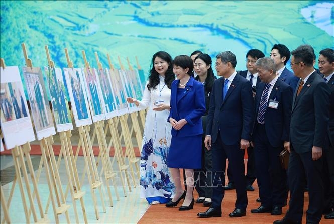 thu tuong le minh hung va thu tuong nhat ban tham quan trung bay anh hinh anh 3