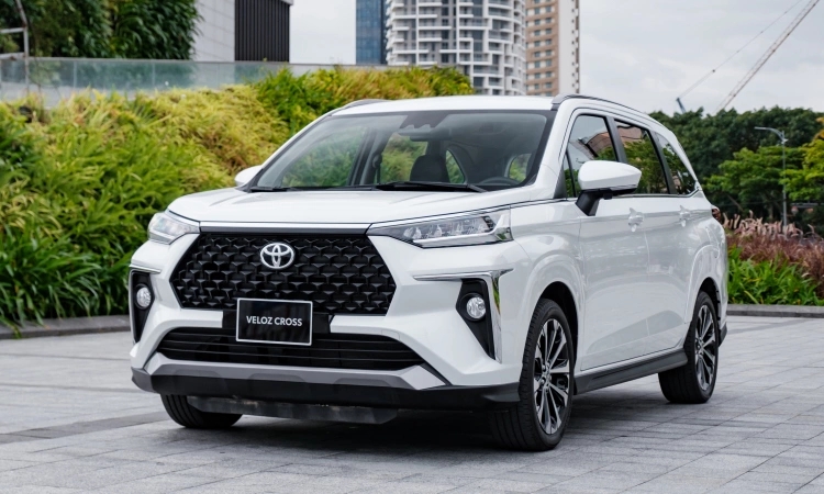 Top xe xăng, dầu bán chạy nhất tháng 4/2026: Toyota Veloz Cross vươn lên dẫn đầu