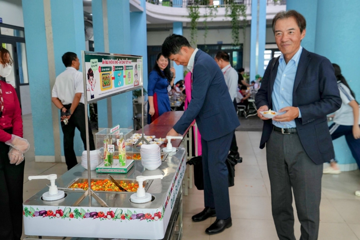 tong giam doc ajinomoto viet nam tham du an bua an hoc duong tai Dong nai hinh anh 4