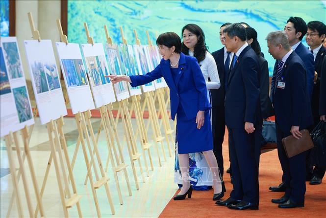 thu tuong le minh hung va thu tuong nhat ban tham quan trung bay anh hinh anh 5