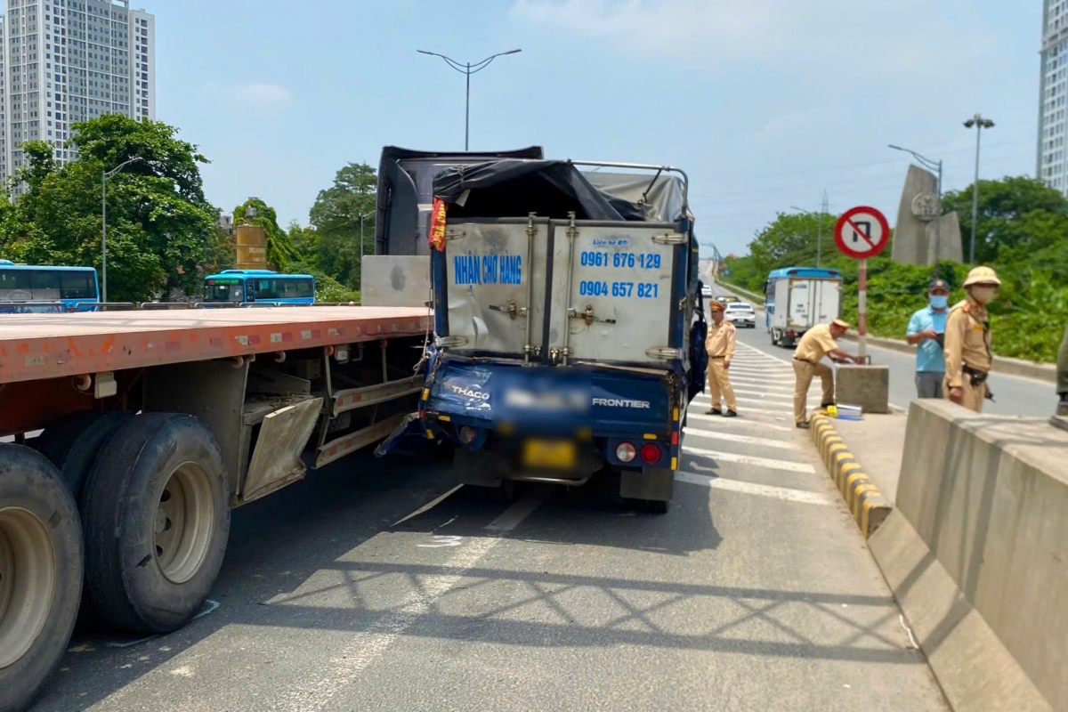 hien truong vu tai nan lien hoan giua nhieu o to tren vanh dai 3, ha noi hinh anh 8