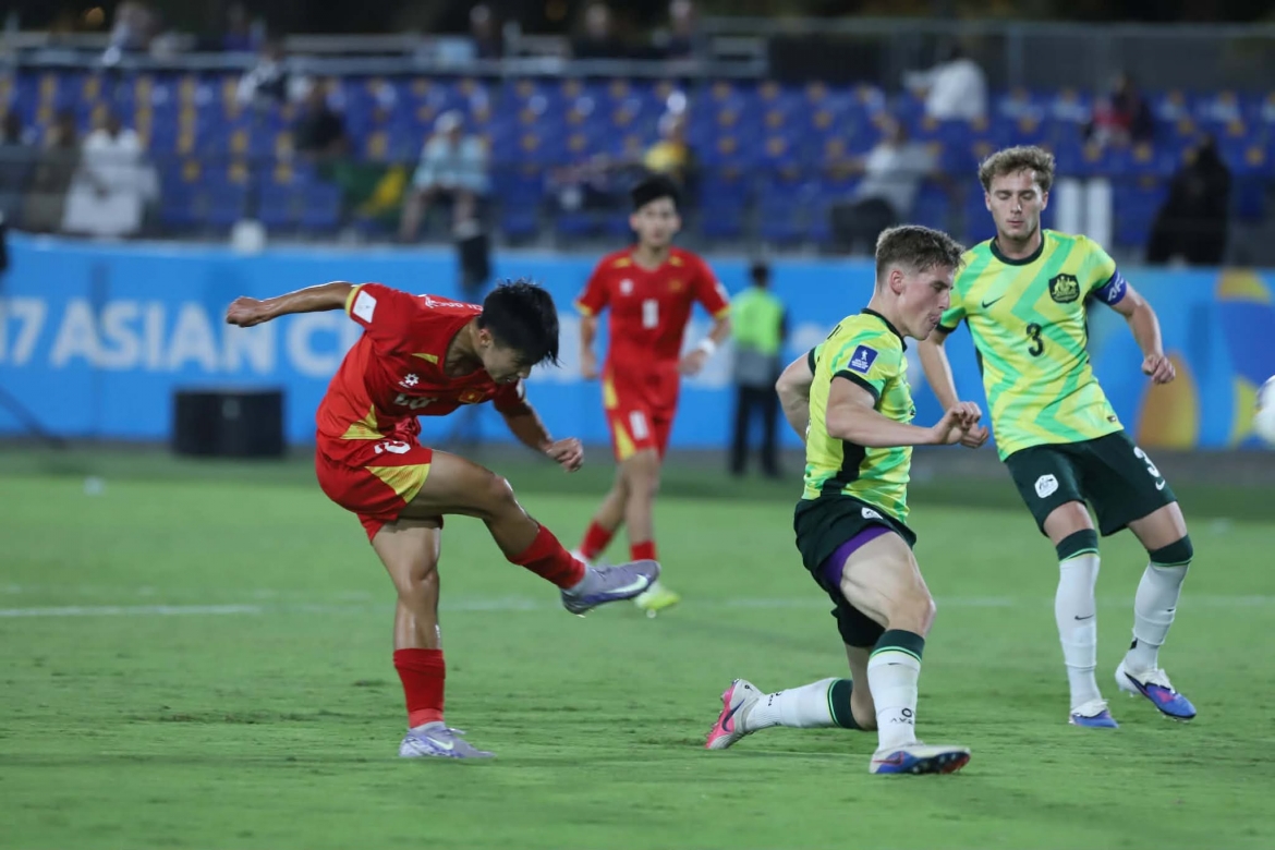 truc tiep u17 viet nam 0-3 u17 australia kho khan chong chat hinh anh 3