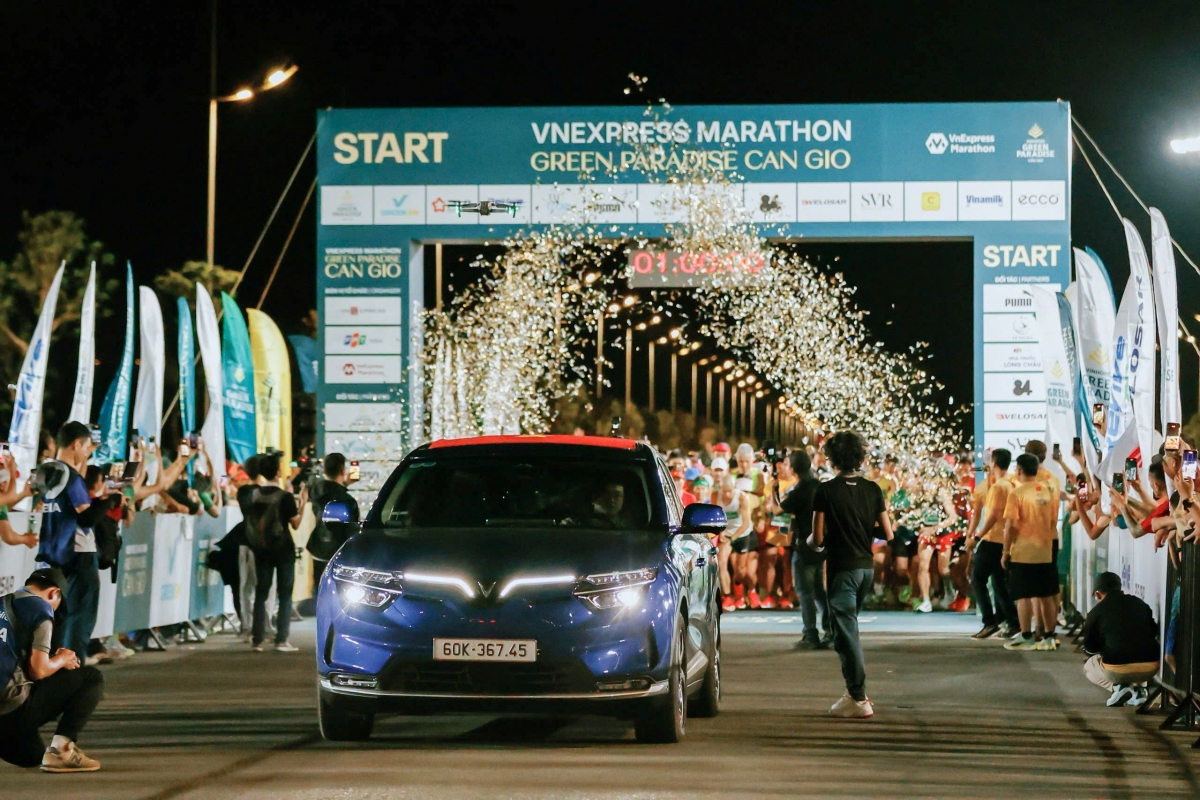 khoanh khac dang nho cua xe dien vinfast o vnexpress marathon green paradise 2026 hinh anh 7