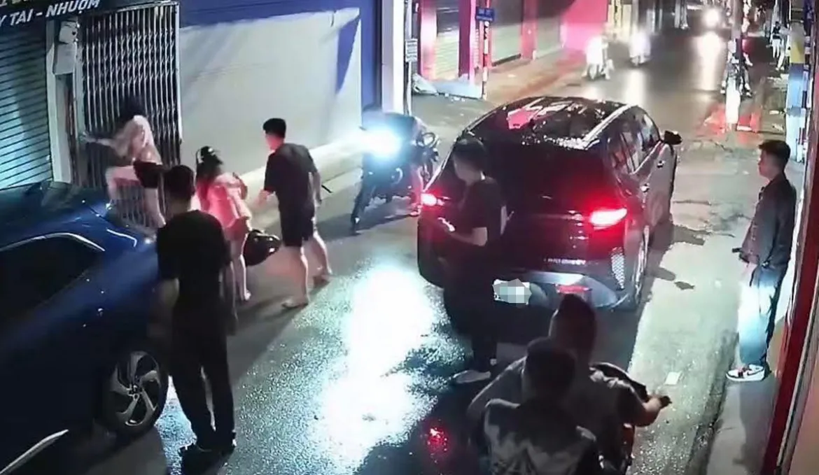 thong tin bat ngo vu hai co gai bi duoi danh trong dem o ha noi hinh anh 1
