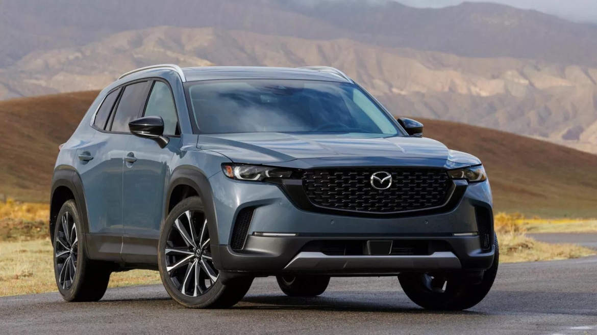 mazda bi kien vi ghe suoi qua nong, nhieu chu xe to gay bong va chay quan ao hinh anh 2