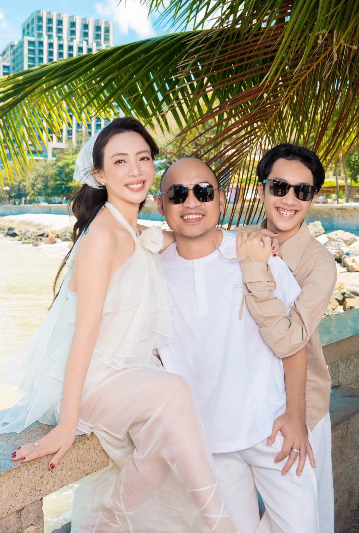 sao viet 23-5 vo nsnd cong ly phu nhan co dai gia bao nuoi hinh anh 6