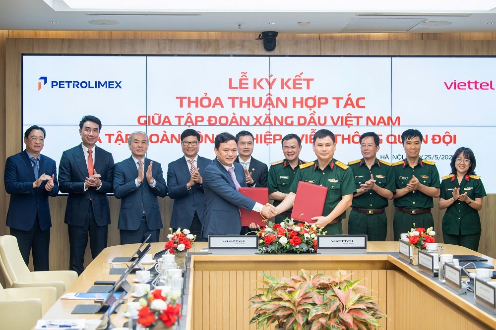 viettel va petrolimex hop tac thuc day chuyen doi so, chuyen dich nang luong xanh hinh anh 1