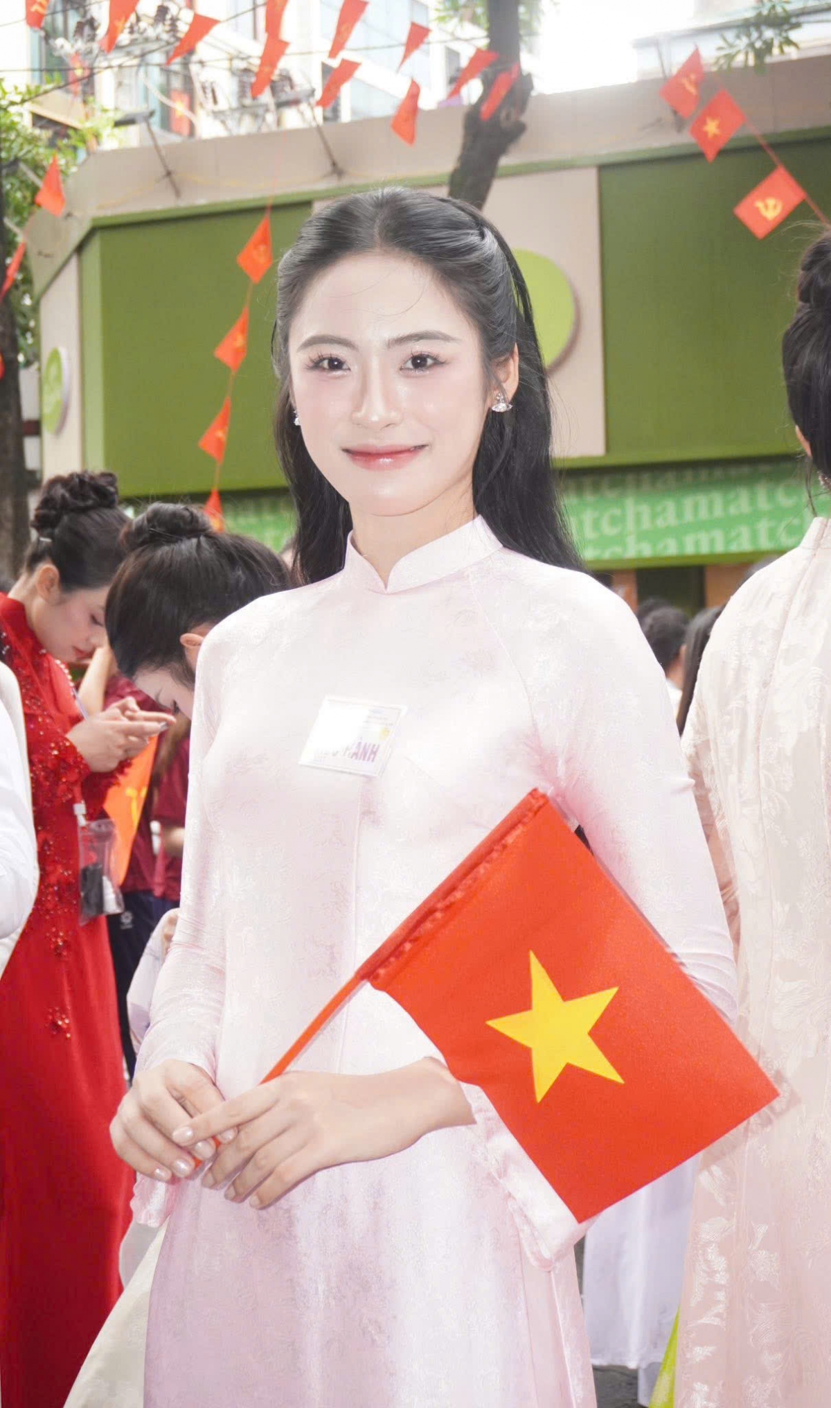 A hau 2 hoa hau viet nam 2024 nguyen thi van nhi lam Dai su du lich hai phong hinh anh 1