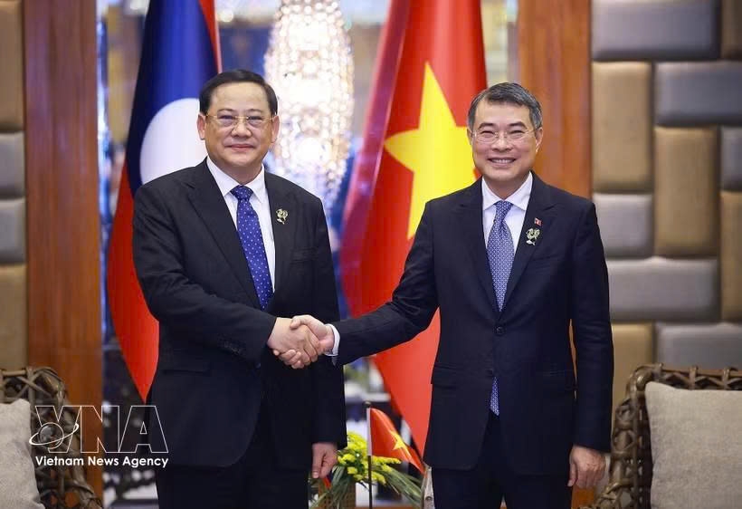 vietnam pm meets with lao, malaysian counterparts in philippines picture 1