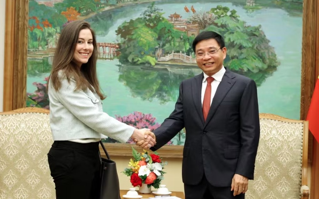 deputy pm calls for stronger aws support for vietnam s digital infrastructure picture 1