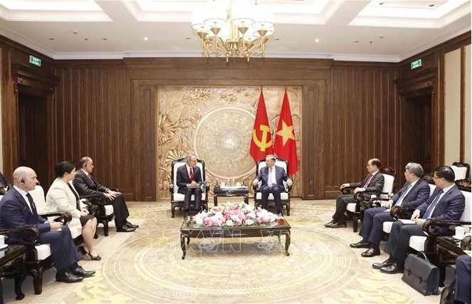 top leader appreciates amazon s role in digital development of vietnam picture 2