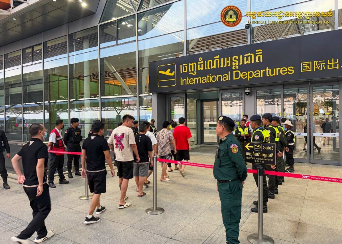 campuchia truc xuat hon 3.600 nguoi nuoc ngoai vi pham phap luat hinh anh 1