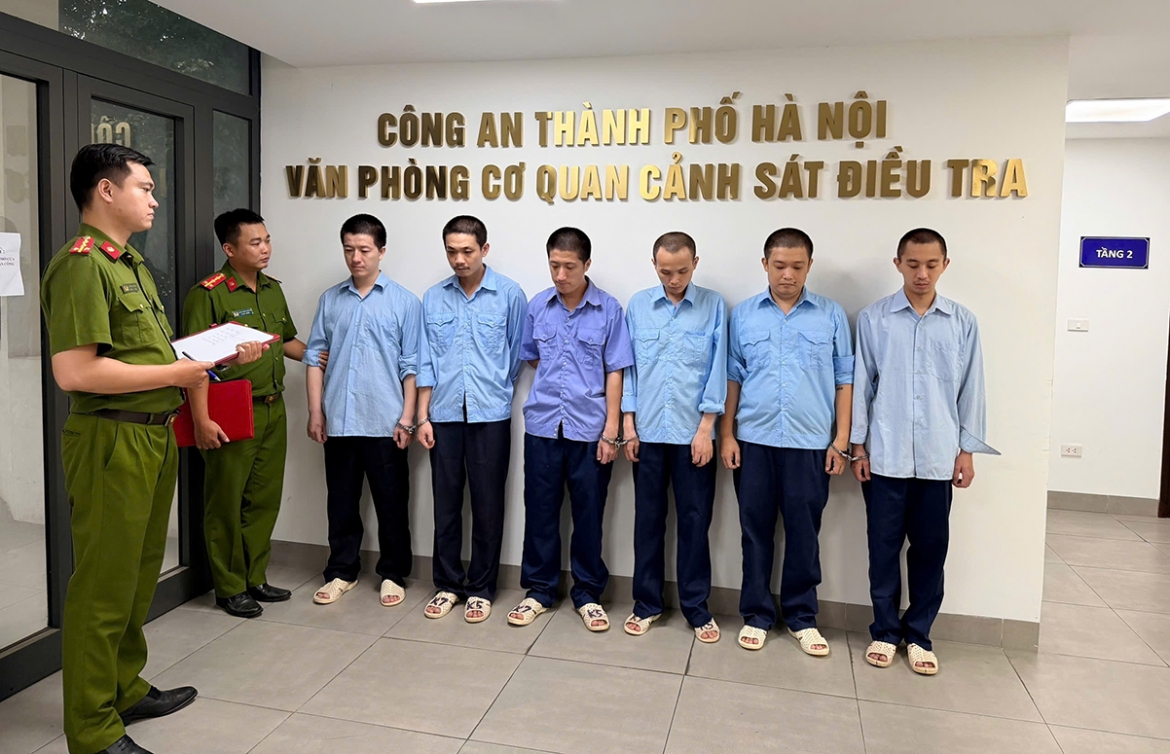 chinese nationals arrested for smuggling gold into vietnam picture 1