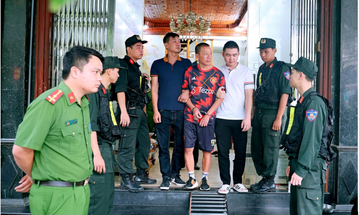 bat giu dung ky , doi tuong com can trong duong day ca do bong da 1.200 ty dong hinh anh 1