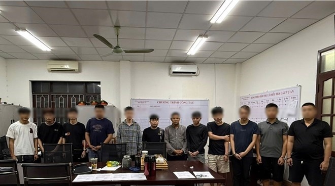 Hơn 32.000 người mắc bẫy nhóm lừa đảo livestream cắt đá tìm ngọc