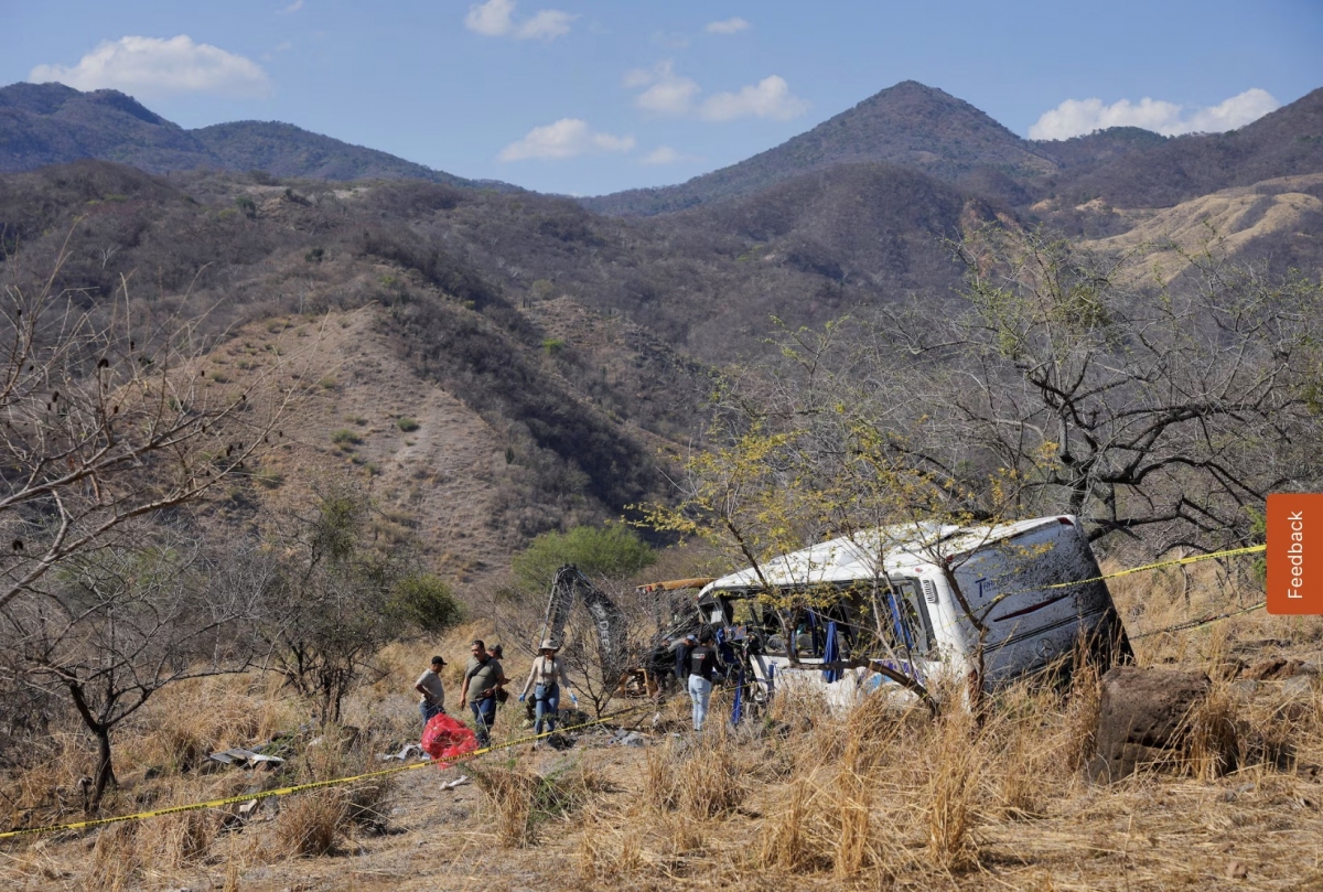 xe cho khach du lich o mexico gap tai nan khien hon 40 nguoi thuong vong hinh anh 1