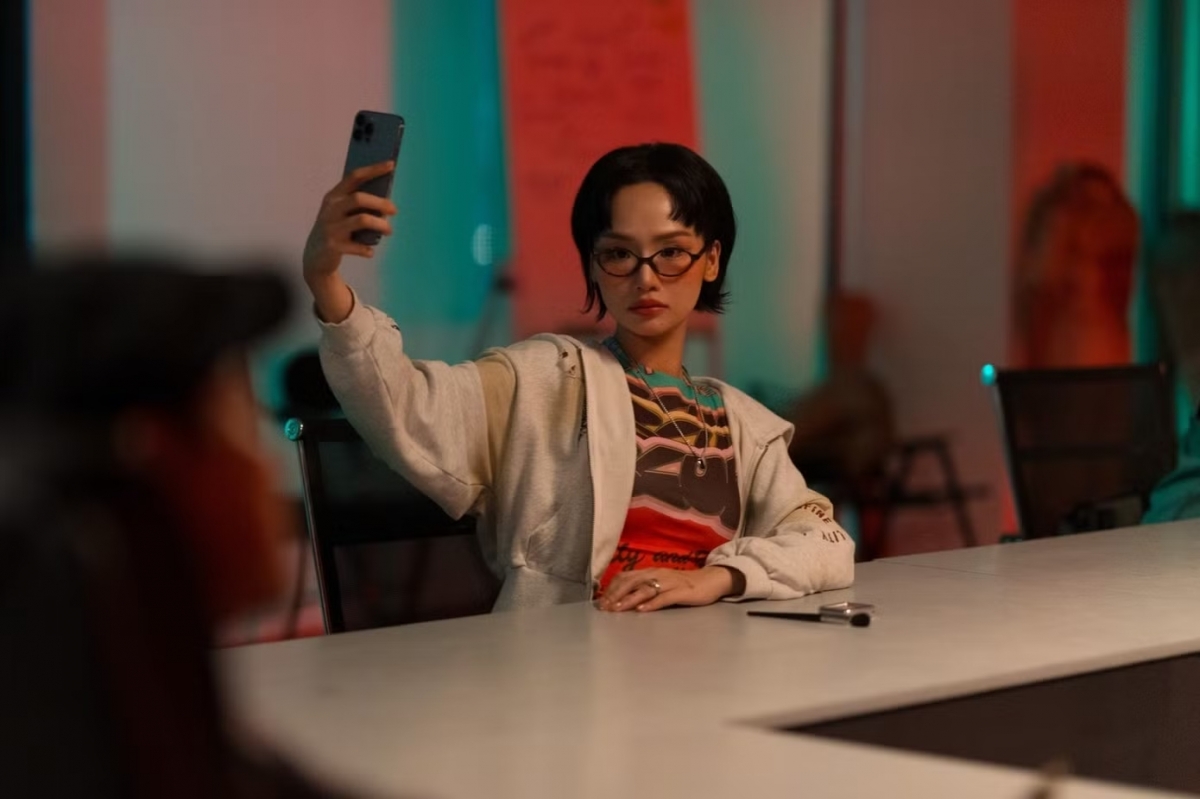  Dai tiec trang mau 8 - phim miu le dong vai chinh co nguy co lo von hinh anh 1
