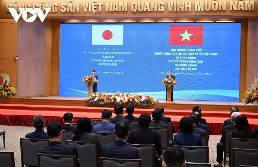 takaichi visit gives fresh impetus to vietnam-japan ties pm hung picture 1