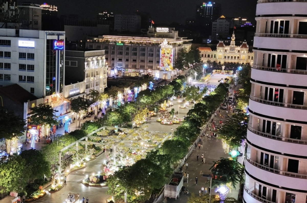 ho chi minh city s tourism revenue hits vnd172 trillion in four months picture 1