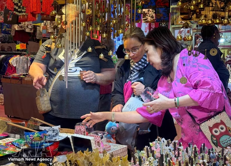 vietnamese products shine at paris fair picture 1