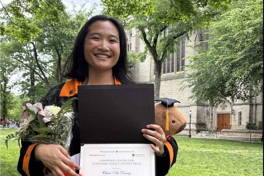 Nữ sinh viên Đại học Princeton (Mỹ) viết luận văn về kinh tế Việt Nam