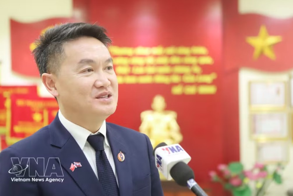 young lao leaders hail vietnam s development achievements picture 1