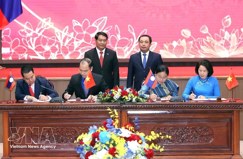 hanoi, vientiane promote comprehensive cooperation in new phase picture 1