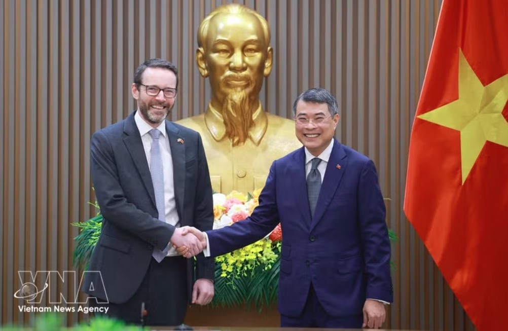 vietnam attaches great importance to ties with uk pm picture 1