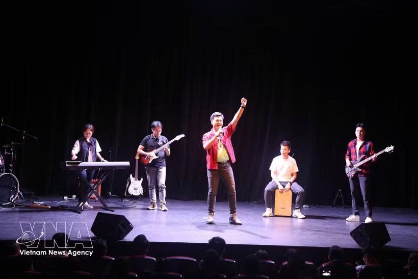 vietnamese students in singapore promote homeland s culture through music picture 1