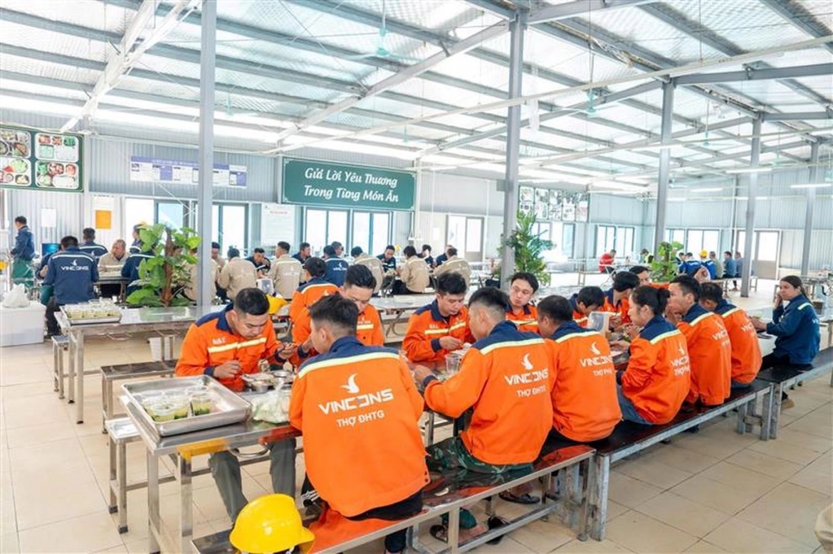 vingroup tuyen dung hon 20.000 lao dong cho khu do thi the thao quoc te ha noi hinh anh 1