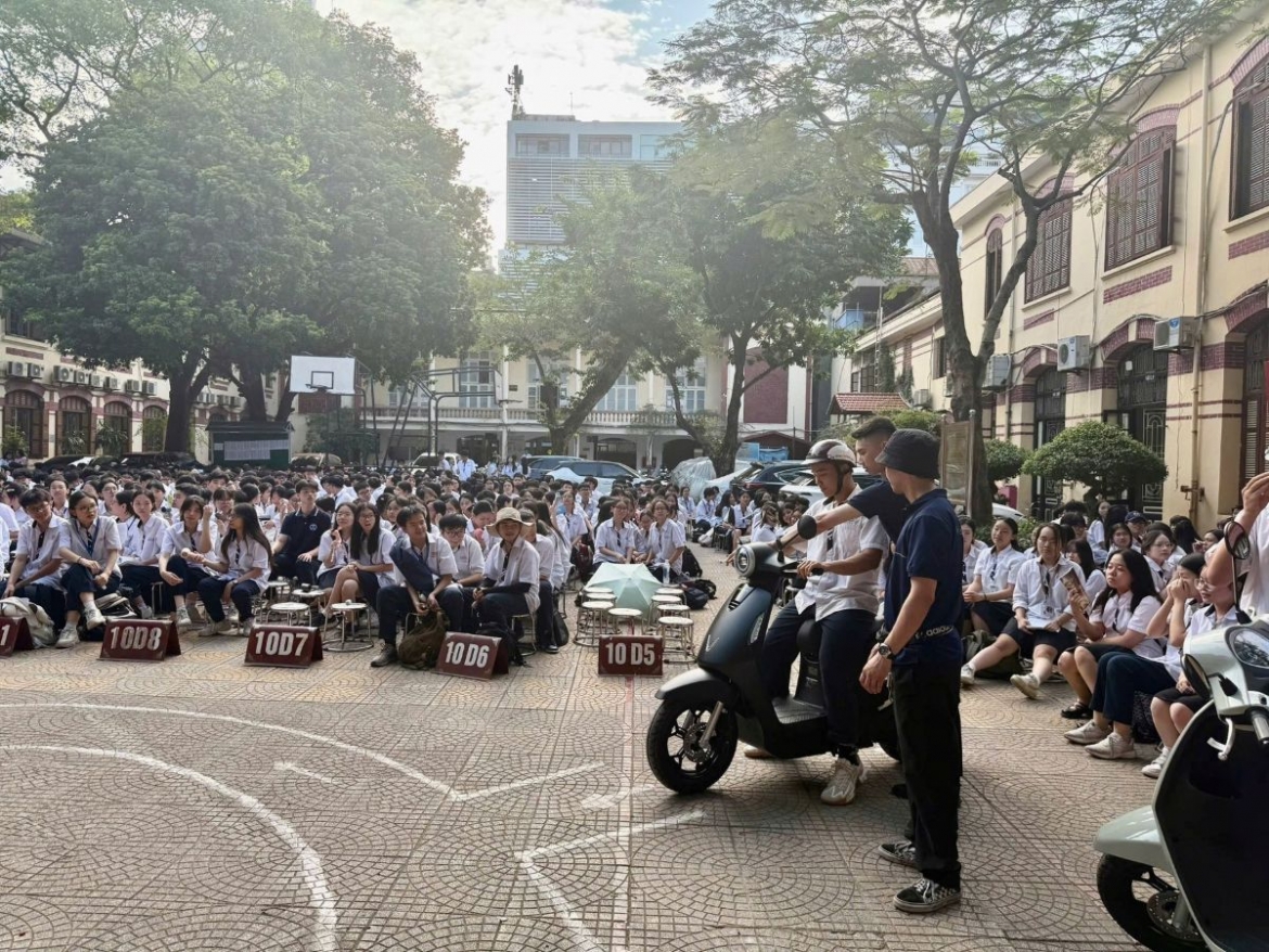 vinfast evo lite ghi diem tuyet doi voi hoc sinh ha noi hinh anh 1