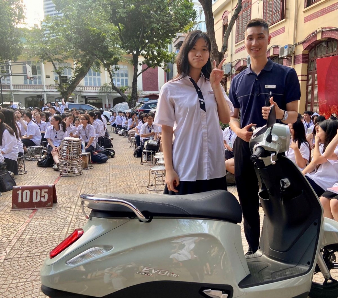 vinfast evo lite ghi diem tuyet doi voi hoc sinh ha noi hinh anh 3