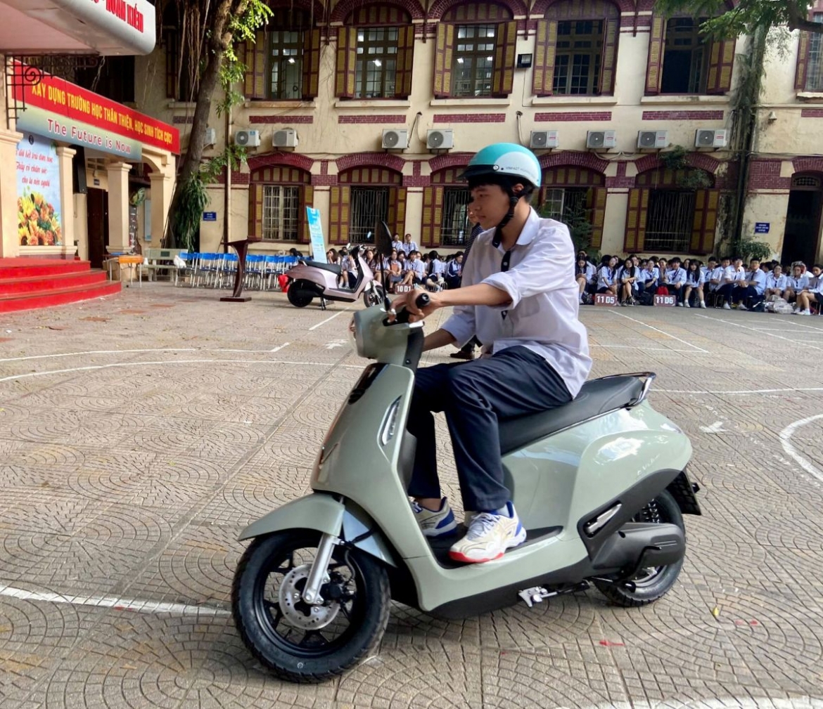vinfast evo lite ghi diem tuyet doi voi hoc sinh ha noi hinh anh 4