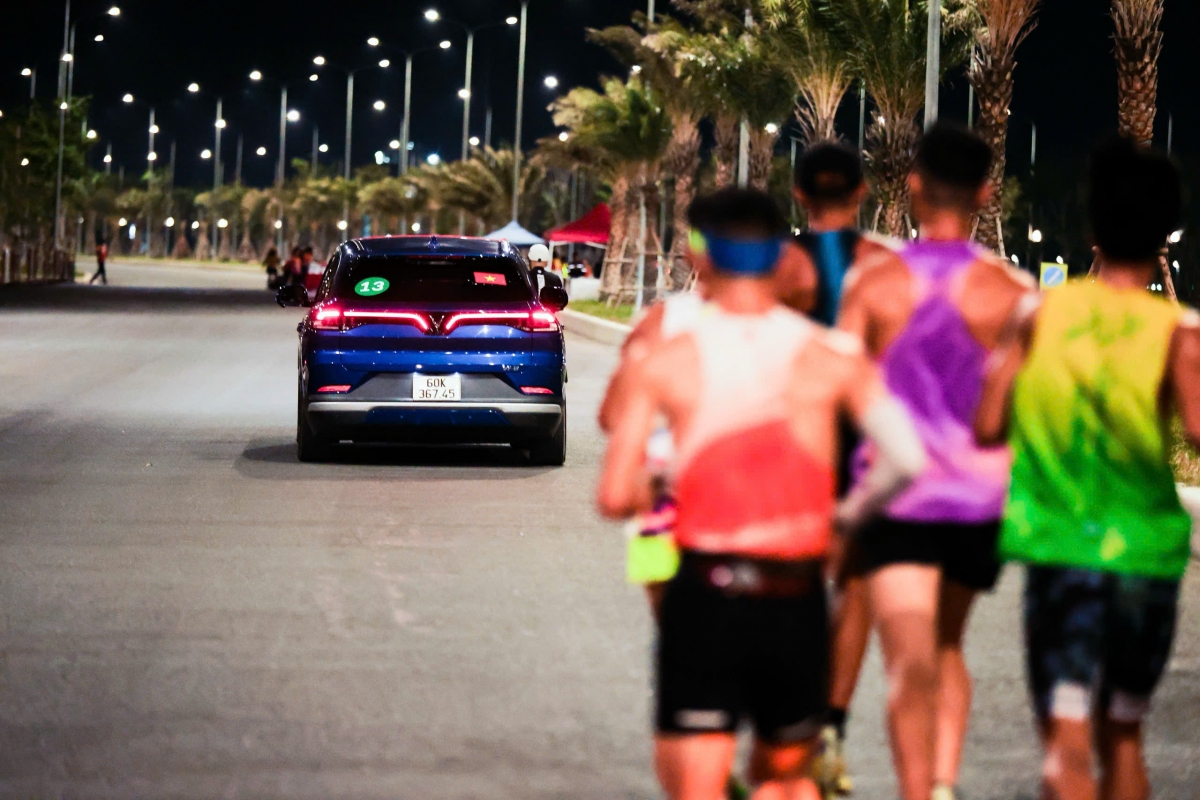 khoanh khac dang nho cua xe dien vinfast o vnexpress marathon green paradise 2026 hinh anh 8