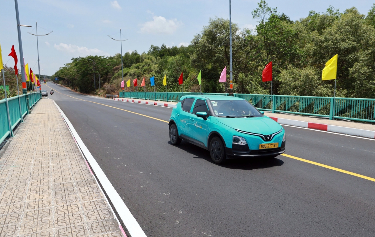 khoanh khac dang nho cua xe dien vinfast o vnexpress marathon green paradise 2026 hinh anh 9