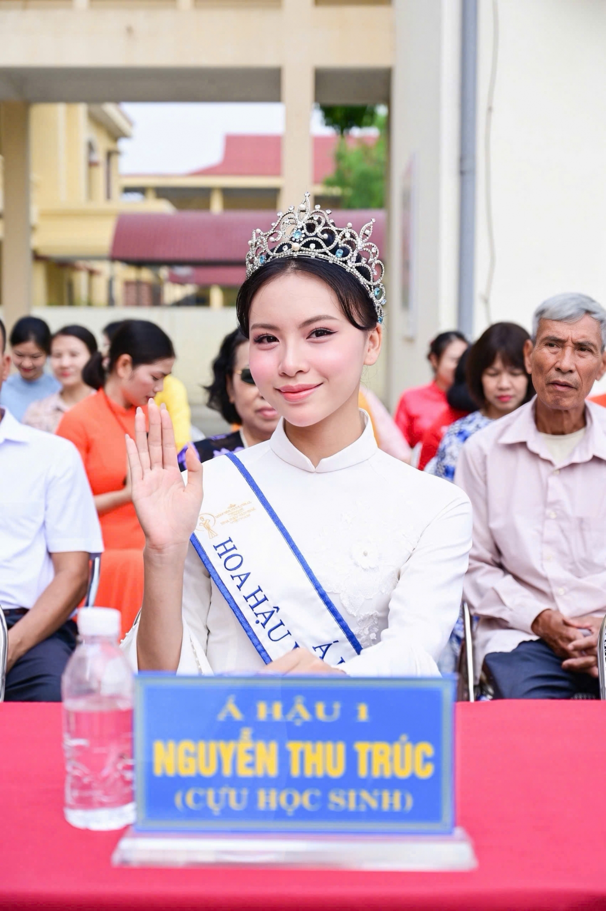 A hau thu truc ve truong cu tri an thay co truoc khi sang ai cap thi quoc te hinh anh 1