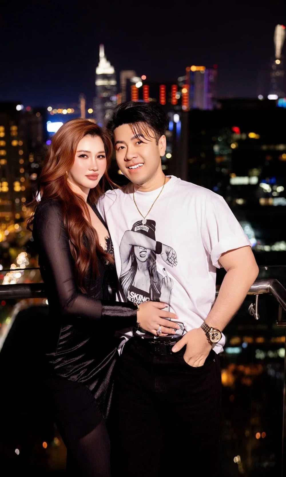 sao viet hom nay 1 5 huyen baby khoe dang khi di bien, diep bao ngoc gay bao mang hinh anh 11
