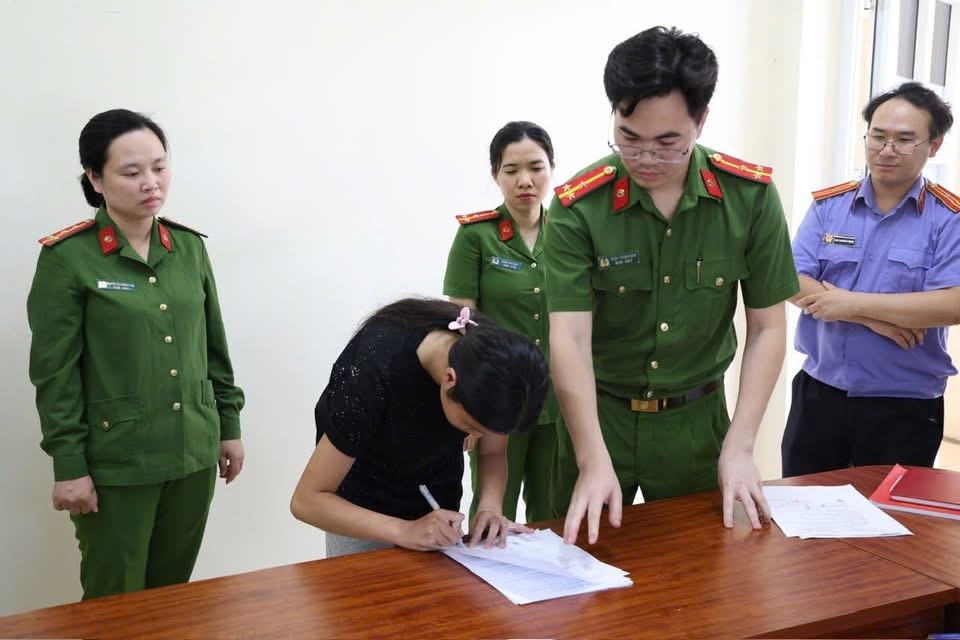 khoi to 2 nu sinh danh hoi dong tai truong nghe o phu tho hinh anh 2
