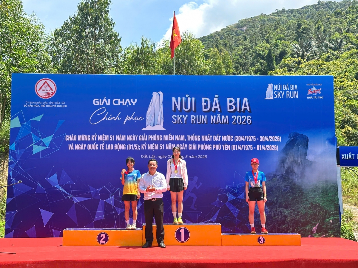 hon 1.000 nguoi tham gia giai chay chinh phuc nui Da bia sky run 2026 hinh anh 2