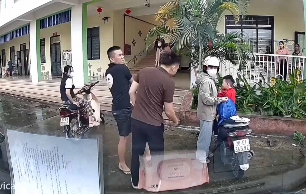 tai xe giao hang bi phu huynh tat tai truong mam non o bac ninh hinh anh 1