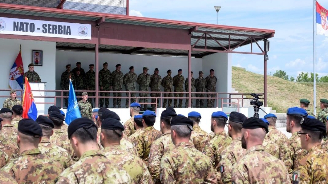 serbia lan dau tien tap tran chung voi nato hinh anh 1