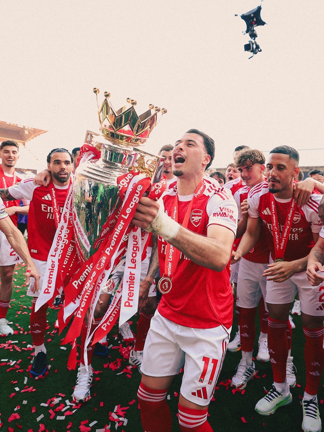 dan sao arsenal an mung cuong nhiet chuc vo dich ngoai hang anh 2025 2026 hinh anh 5