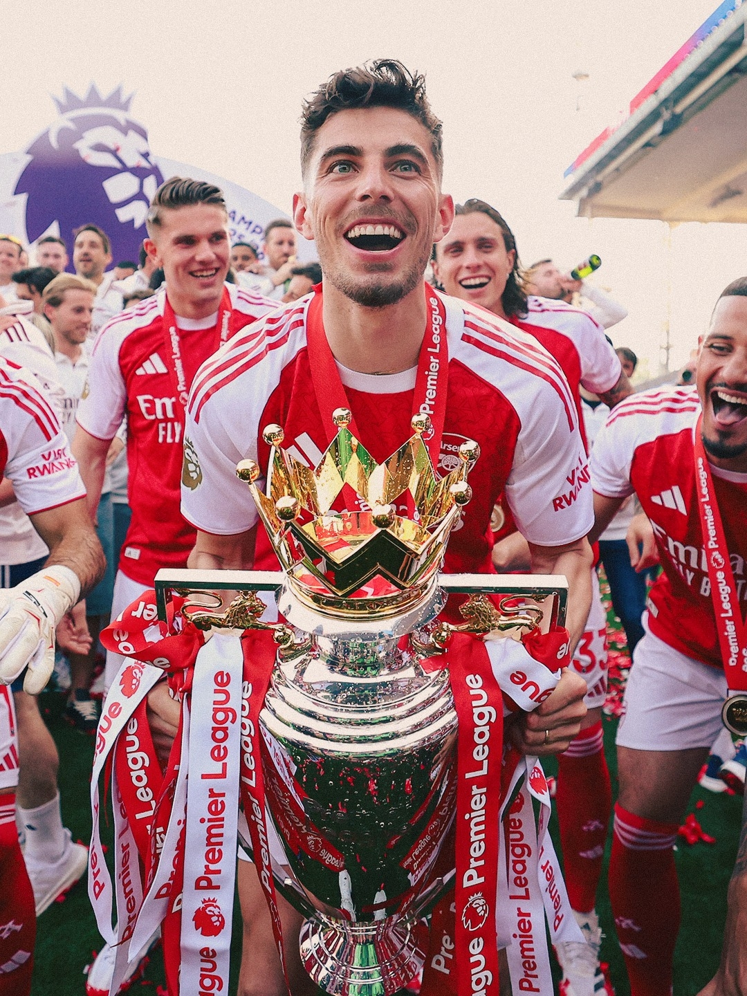 dan sao arsenal an mung cuong nhiet chuc vo dich ngoai hang anh 2025 2026 hinh anh 6