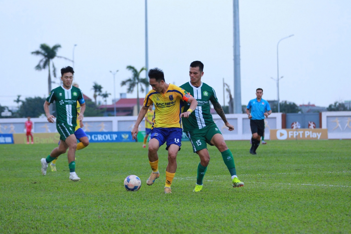 bang xep hang giai hang nhat quoc gia moi nhat cang thang dua len hang v-league hinh anh 1