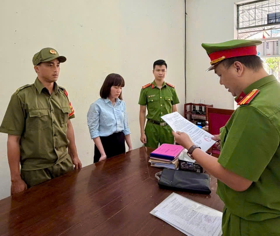 khoi to doi tuong lua dao 1,5 ty dong duoi vo boc dao han ngan hang hinh anh 1