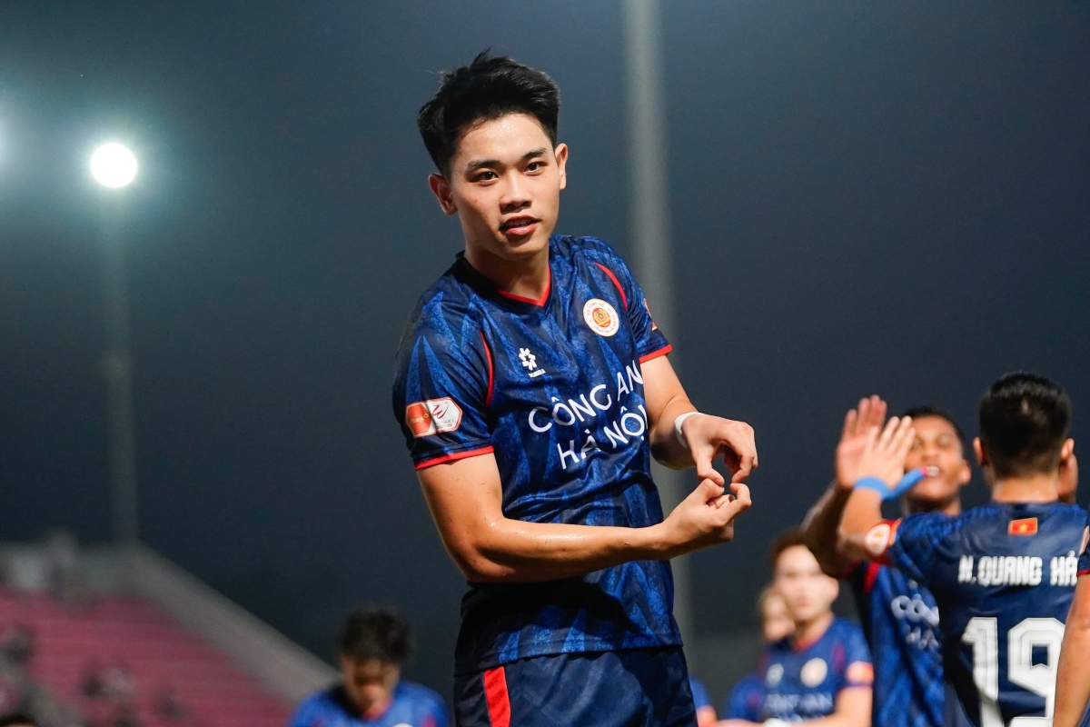Đình Bắc tiếp tục thăng tiến ở cuộc đua Vua phá lưới V-League