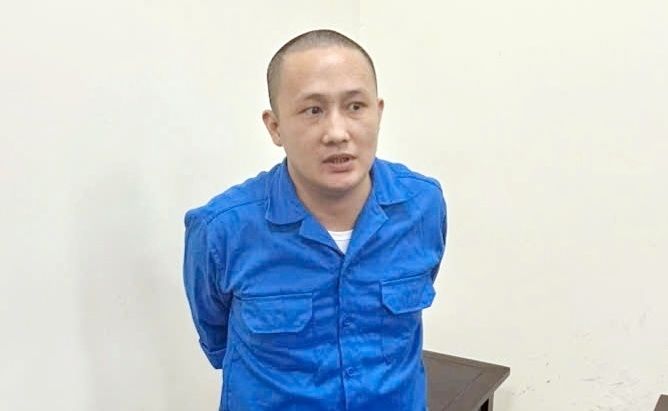 mua sung colt 45 tren mang de ban bo duong hinh anh 1